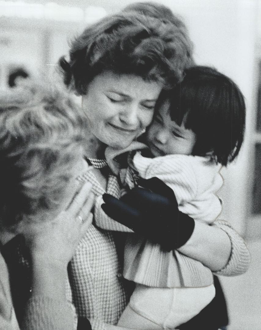 Tears ? And a new Mom, As both of them burst into tears, 3-year-old Korean orphan Kim Yu Kyung clung to the new mother who is adopting her, Mrs. Sam B(...)