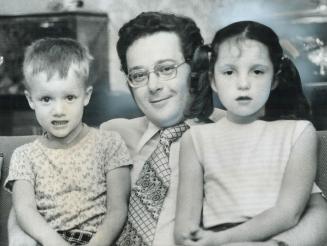 Happy Father David Ellam, 32, of Mississauga, holds his two children, Billy, 5, left, and Christine, 7, after the Ontario Court of Appeal gave him leg(...)