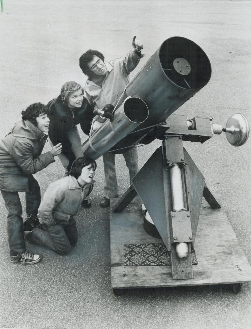 Viewing Comet Kahoutek will be the highlight of the year's sky scanning for Father George Galea, a priest at Our Lady of Peace Catholic Church in Etob(...)