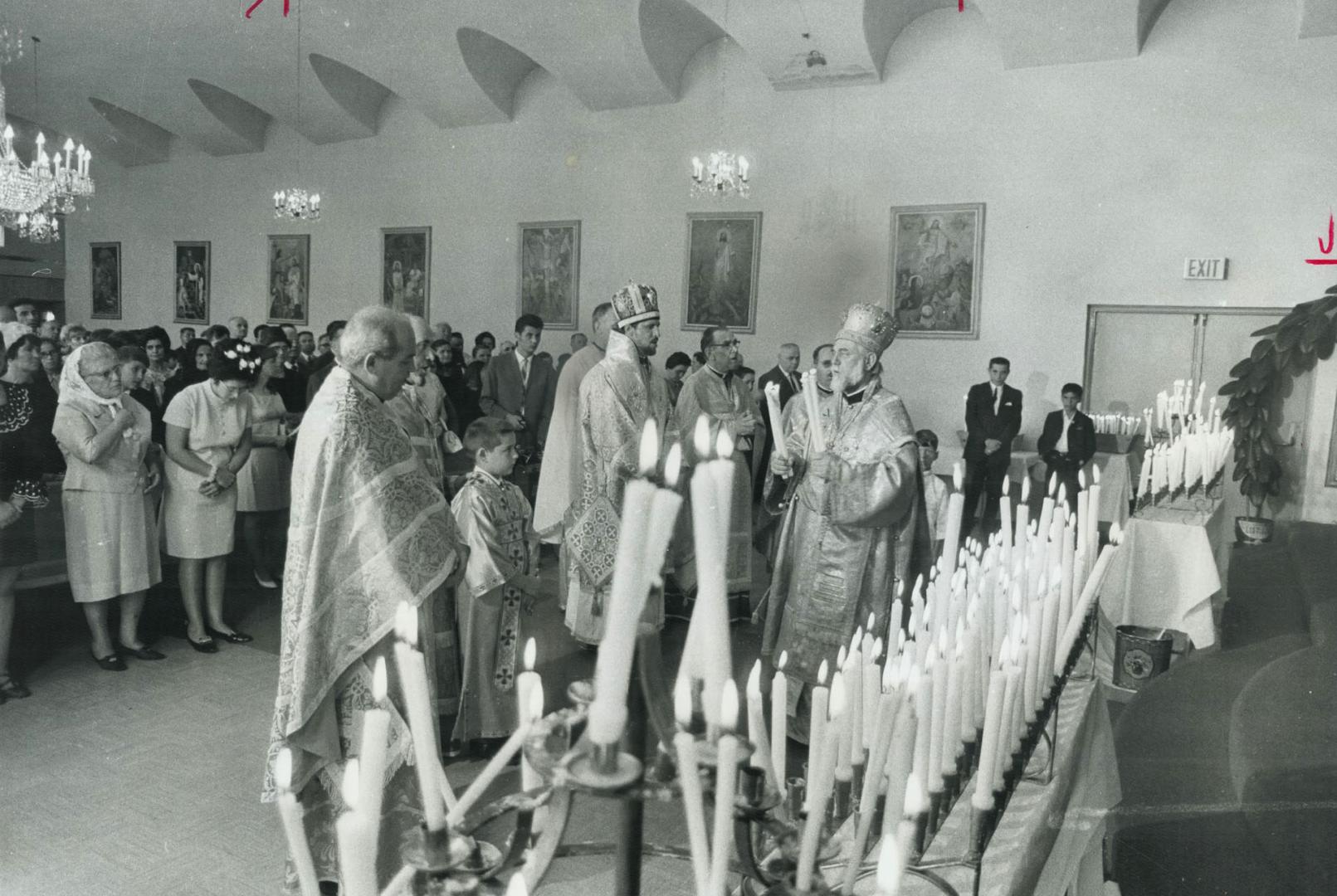 Canada's Macedonian Bishop, Metropolitan Kiril, standing centre, was enthroned as Macedonian Orthodox bishop for Canada, Australia and the United Stat(...)