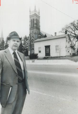 The fight to save the original 130-year-old manse of the Richmond Hill Presbyterian Church appears to depend on whether Black Creek Pioneer Village ca(...)