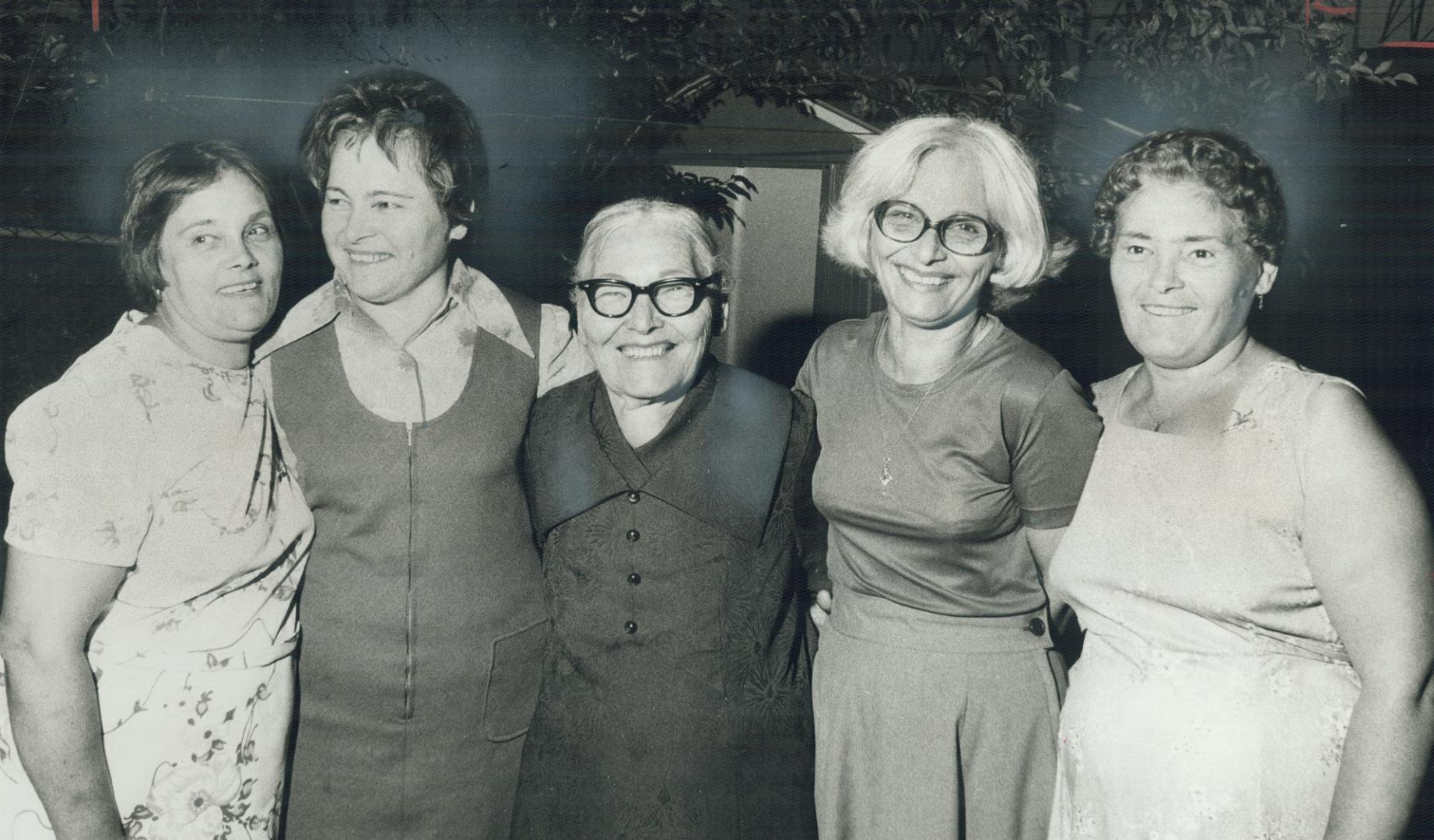 Mother and daughters reunited after 30 years