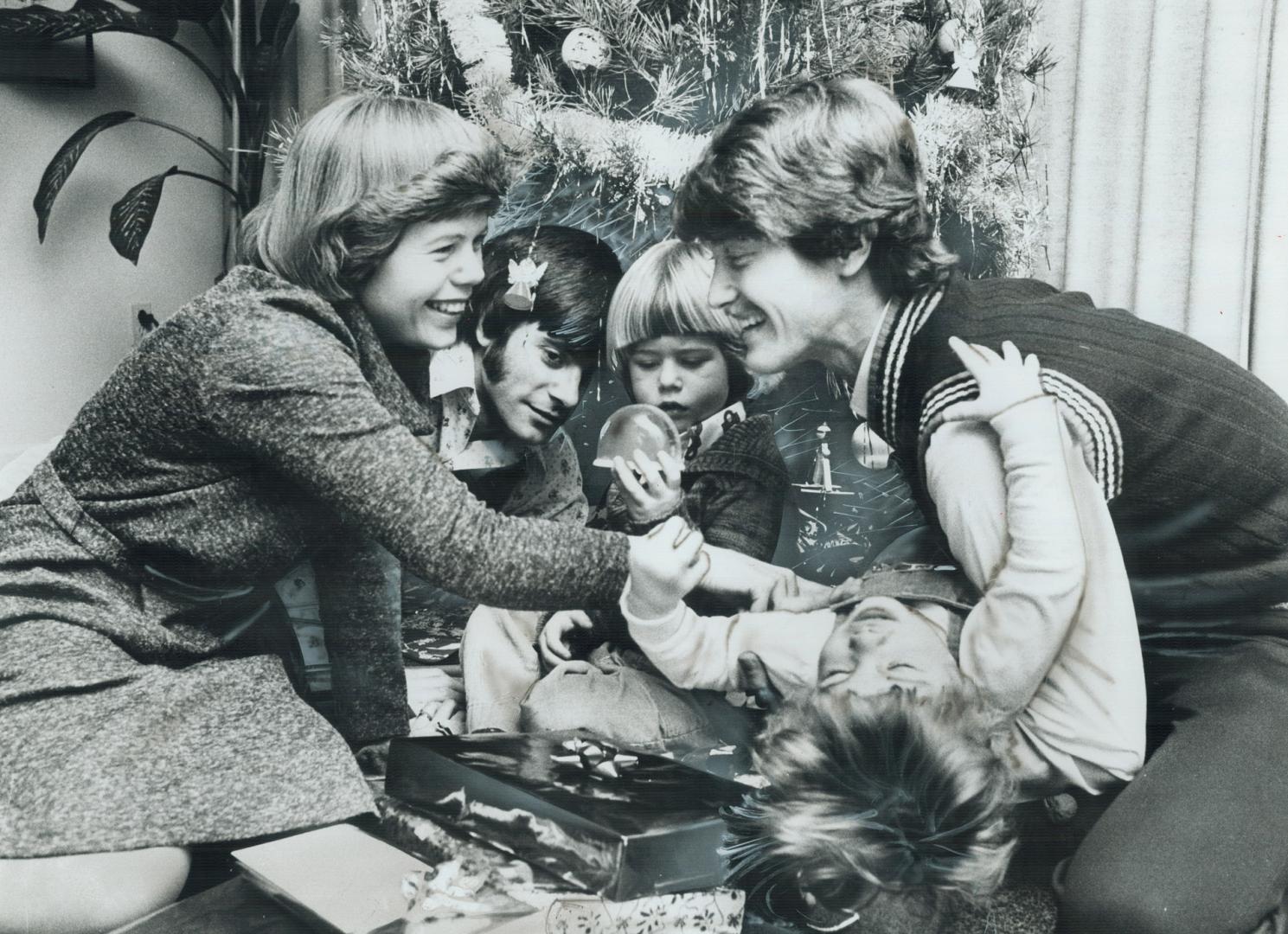 Christmas dream come true for Bob Overall, right, as he hugs 17-month-old Jeremy, son of his long-lost sister, Gwenneth Spencer, left. Looking on are (...)