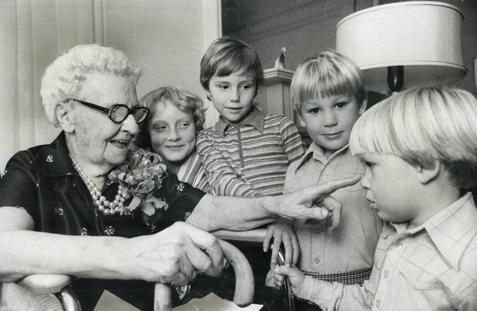 100 on Friday 13th, Born 100 years ago near Owen Sound, Jessie MacKenzie celebrated her birthday yesterday with a party at Grafton Gage Home, O'Connor(...)