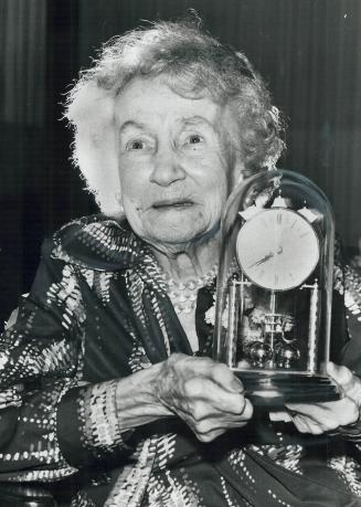 A clock to mark a century, Veda McKinnon celebrated her hundredth birthday yesterday and was given this clock by fellow residents of Scarborough's Cen(...)