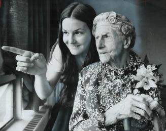 Islington woman nears 100, Eleanor Simon of Islington, who'll be 100 years old on July 1, enjoys a birthday party yesterday at Donway United Church as(...)