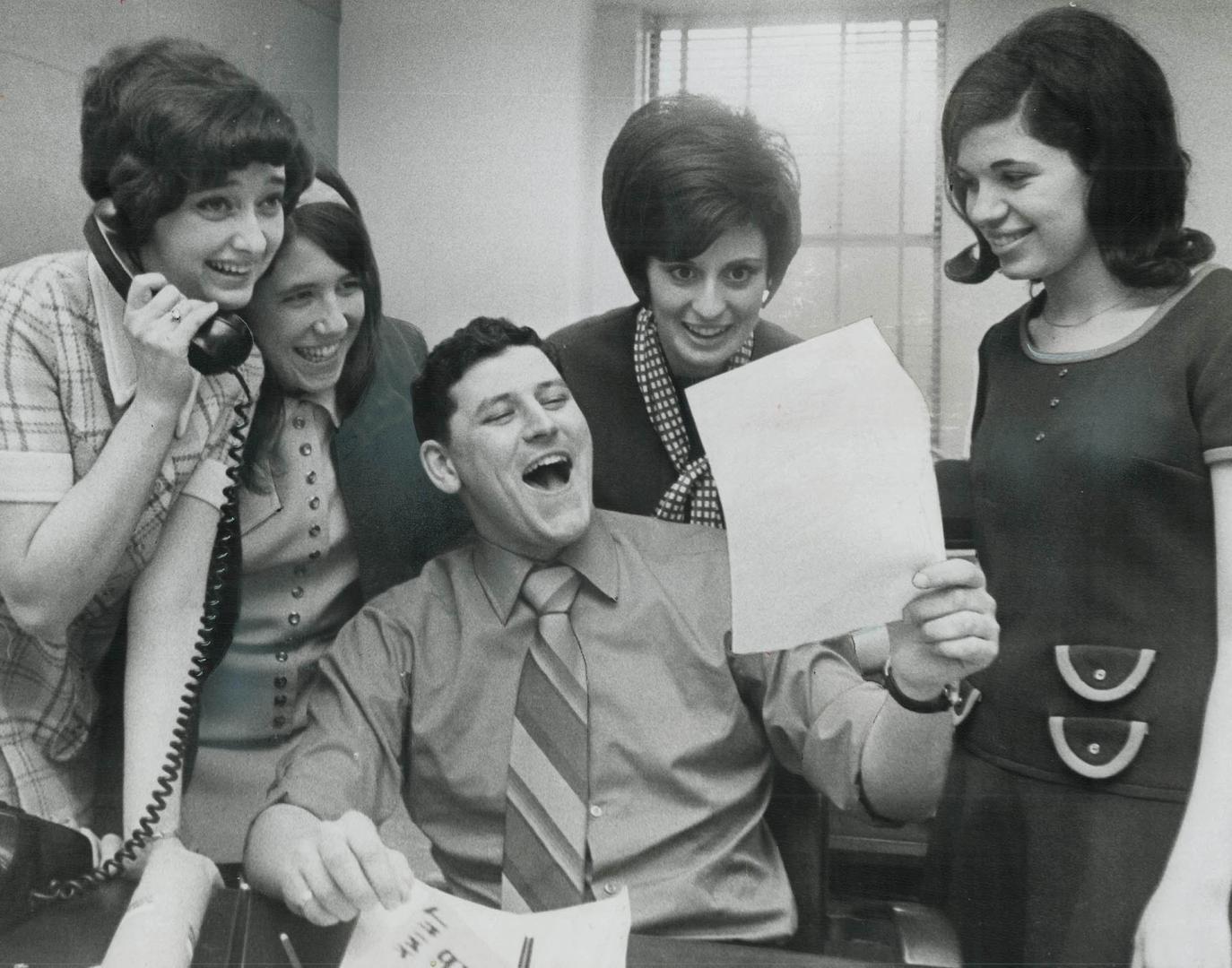 Winner of $130,000 in the Irish Sweepstakes, Paul Johns gleefully shares the news with (from left) Marie McNamara, Sue Bates, Fran Bertrucci and Silva(...)