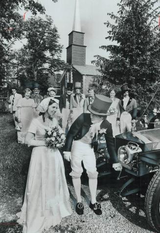 Sun rises on an empire wedding, Costume wedding between York University history graduate Donald Dayton and University of Toronto Psychology graduate B(...)