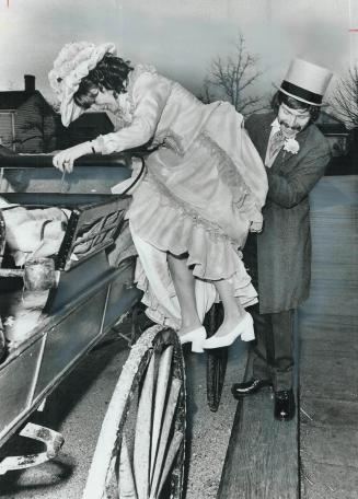 A love affair with the past, Dereck Turnbull helps his bride, Kate Williams, board an 1850 horse-drawn carriage after their wedding Saturday in Black (...)