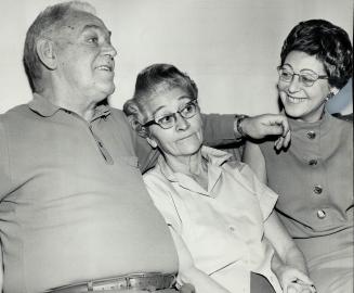 $130,000 sweepstake winnerS, Leslie Strome, 63, and his wife, Rosina, 66, sit with their daughter, Mrs