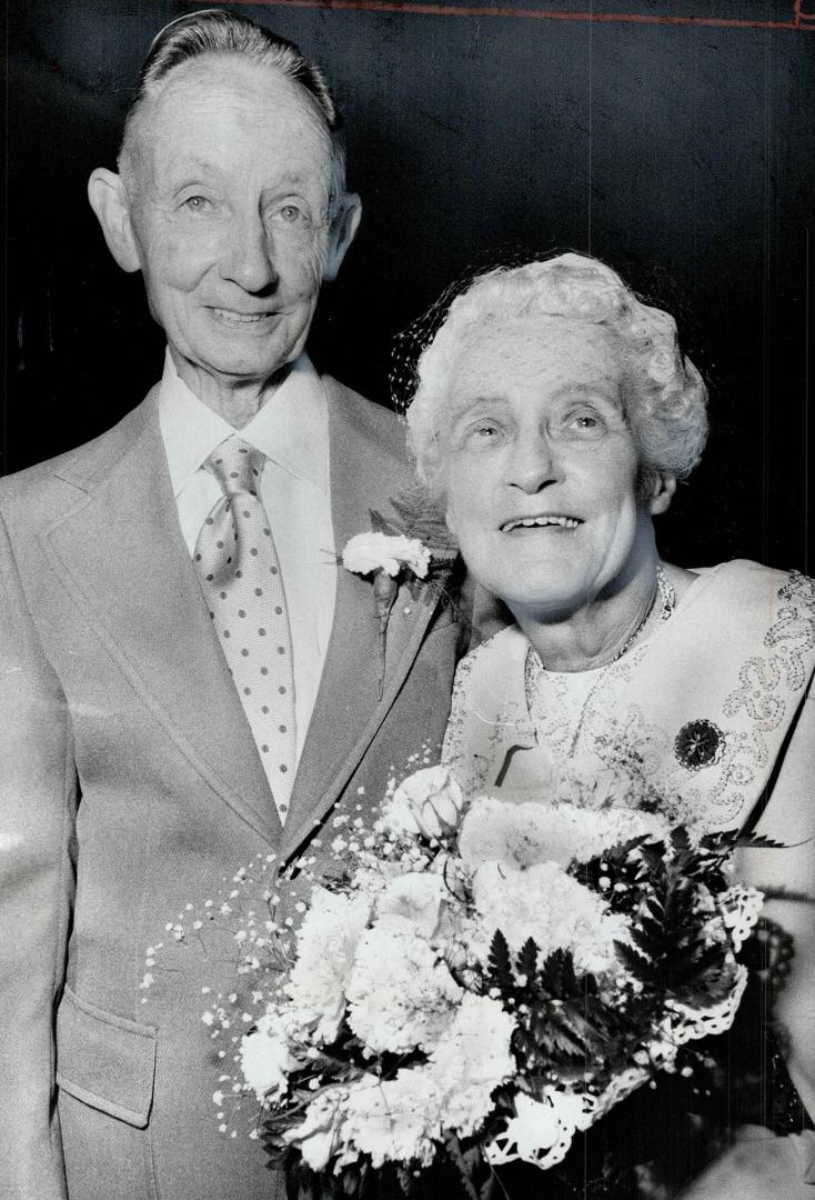 It really is never too late, Newlyweds Alex Green, 76, and Evelyn Wray, 72, celebrate exchange of vows at reception at Nisbet Lodge on Pape Ave. Yeste(...)