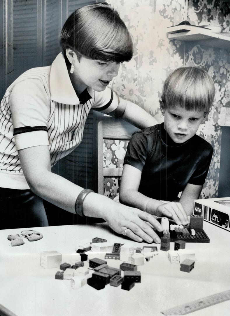 One-to-one teaching techniques are used by child care worker Kathy Zabel, who was hired by Hilda and Del Bedard to help their autistic 6-year-old son,(...)