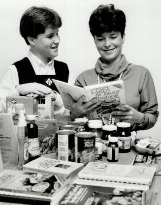 Volunteer worker: Bonnie Jackson, of Oakville, a Juvenile Diabetes Foundation International volunteer, looks through diabetic cookbooks with her daughter, Joanna, 13, a diabetic