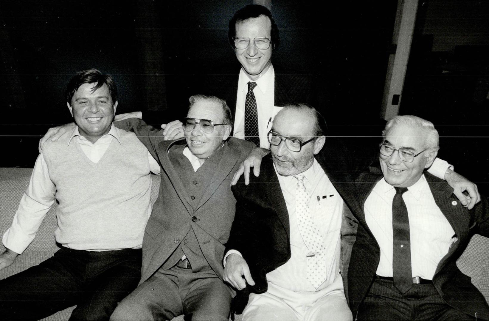 Lung transplant survivors, Dr. Joel Cooper (rear), head of the transplant team at Toronto General and Mount Sinai hospitals, introduces four patients (...)