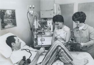 Marilyn flowers, right is the home dialysis co-ordinator at Sunnybrook Hospital