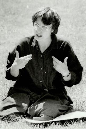 Lunch-time talks for women, Maureen Poutney, a Scarborough public health nurse, discusses stress during a Wednesday series of brown-bag lunches at the(...)