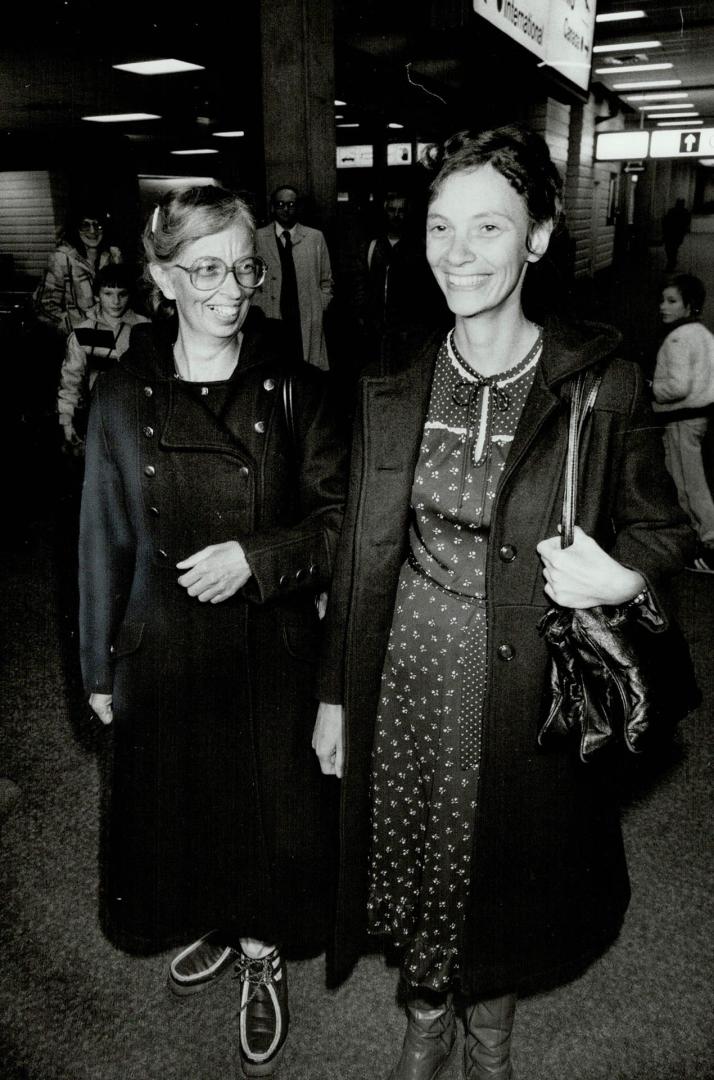 Nora Draper (R) Marion Wilson (L) Missionany Nurses held in Angoza