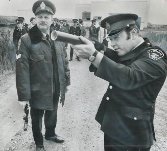 Police keep up with the times, Handling tear gas is one of subjects taught Durham Regional Police as part of their annual 40-hour training program. Sg(...)