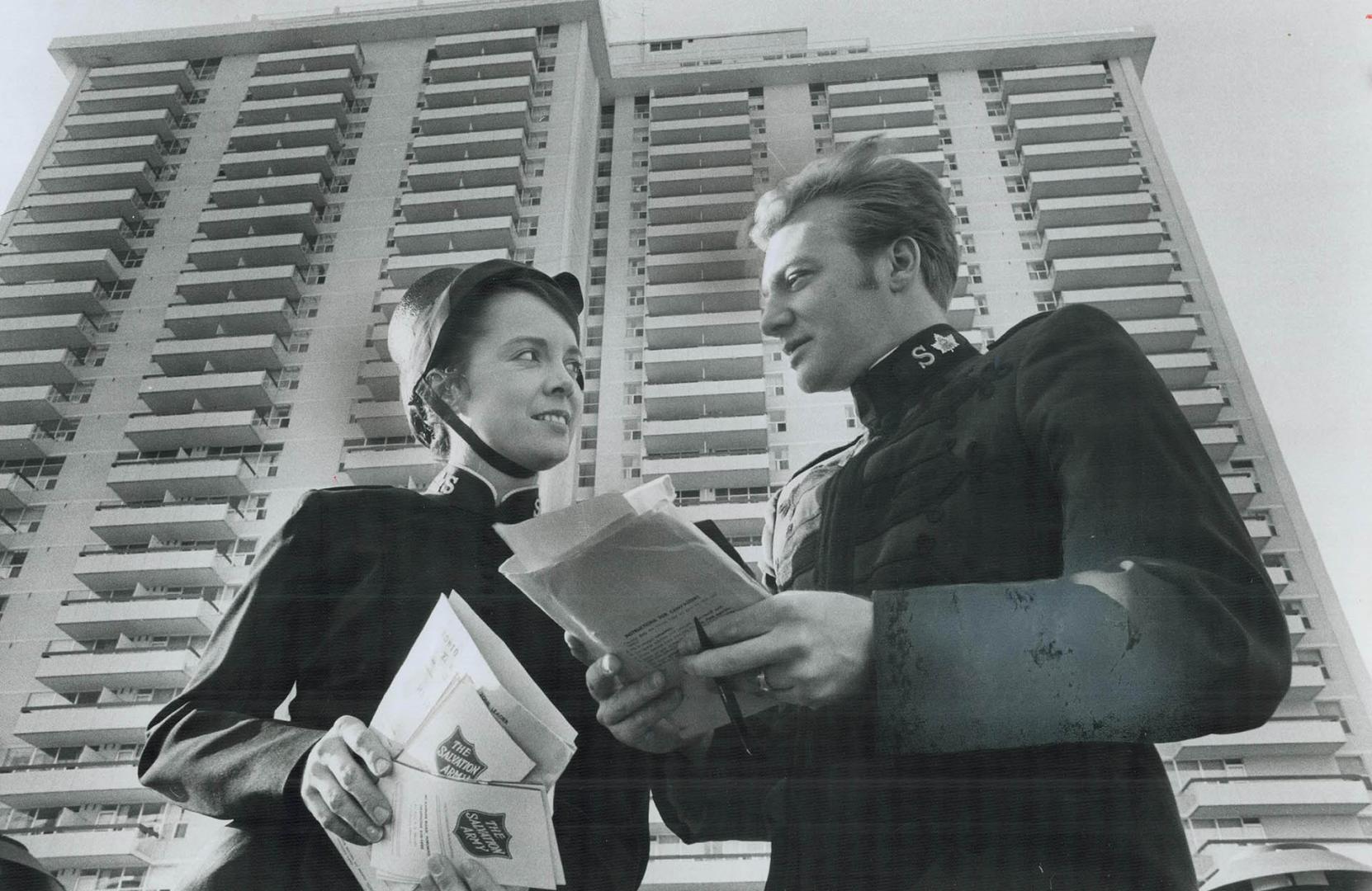 Canvassers Gerry Brown and his wife, Violet, will be knocking on apartment doors in the high-rise building where they live on Erskine Ave. on Monday e(...)