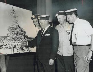 Men of the Uganda hold reunion, Looking over a large photo of the ship's crew, taken in August, 1945, when the Canadian cruiser Uganda was homeward bo(...)