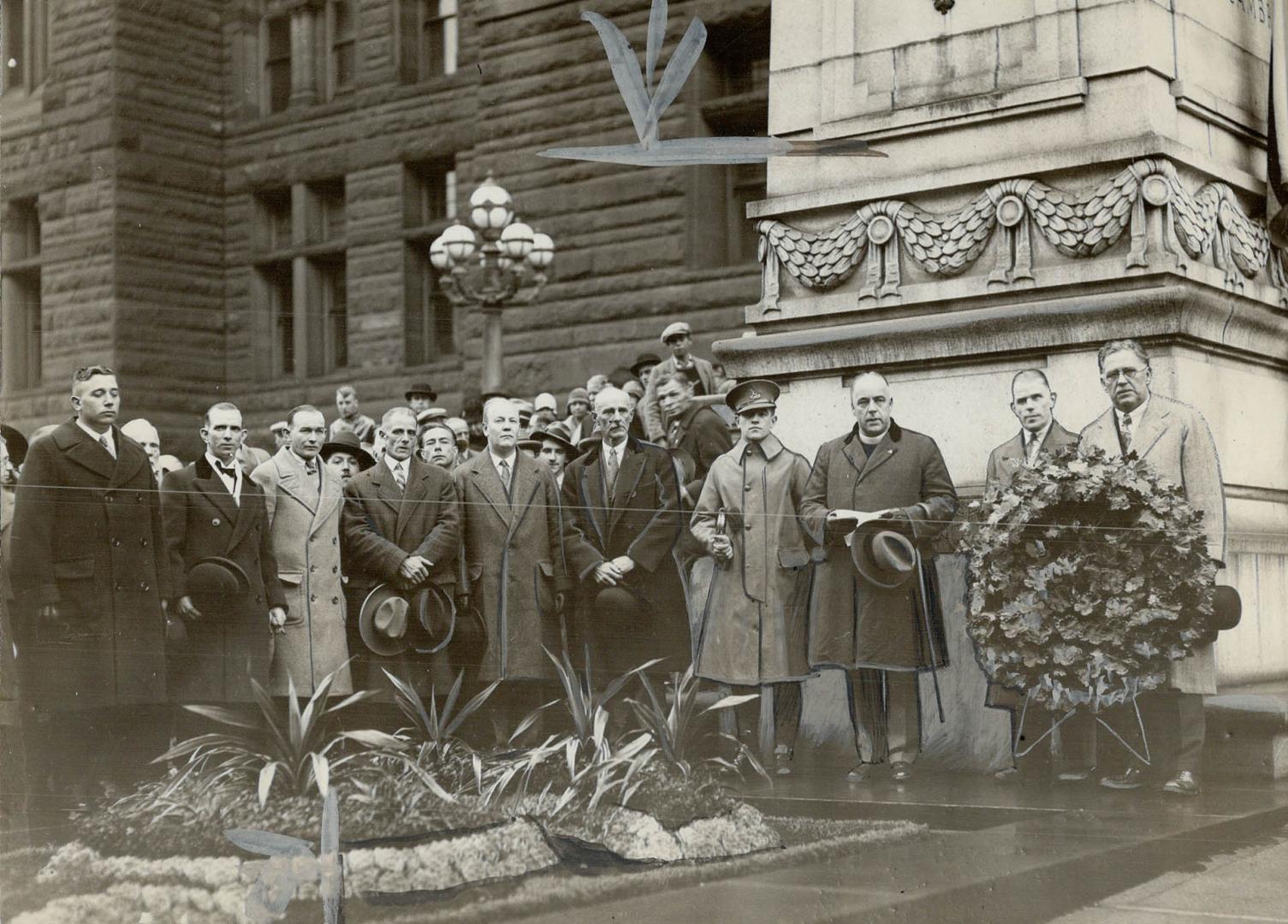 For London's Tomb of Unknown Soldier, Many witnessed the ceremony, yesterday, at the cenotaph, before the city hall, when seven of Ontario's V.C.'s, w(...)