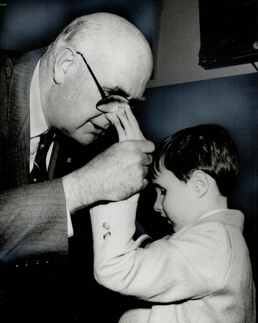 Blind, deaf boy meets Lieutenant-Governor, Lieutenant-Governor John Black Aird threw a party yesterday at Queen's Park for about 120 blind and deaf ch(...)