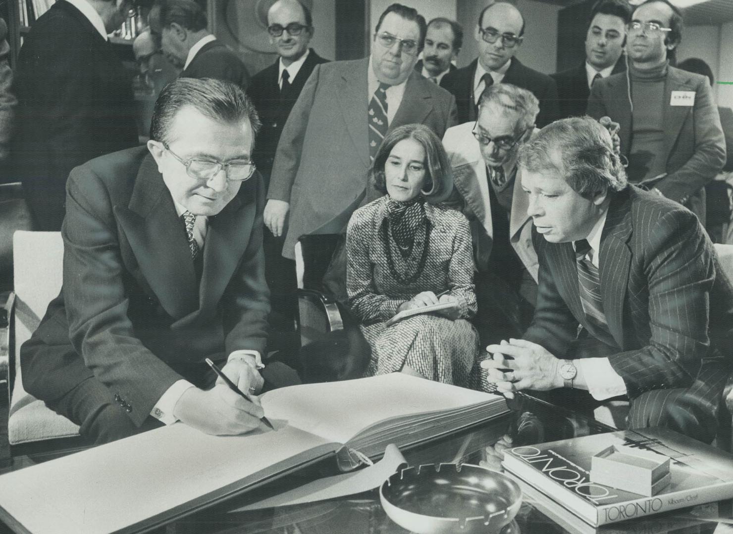 Officially signing in at City Hall yesterday, Italian Prime Minister Giulio Andreotti began first full day of his five-day state visit to Canada. He t(...)