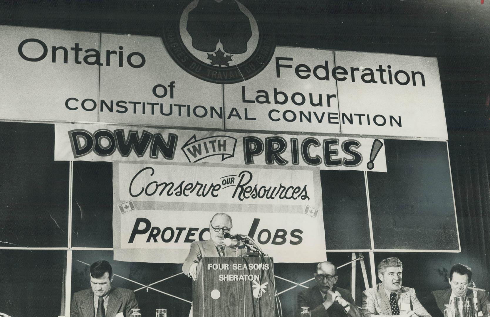 David Archer, the president of the Ontario Federation of Labor, addresses the federation's annual convention yesterday in the Four Seasons-Sheraton. A(...)