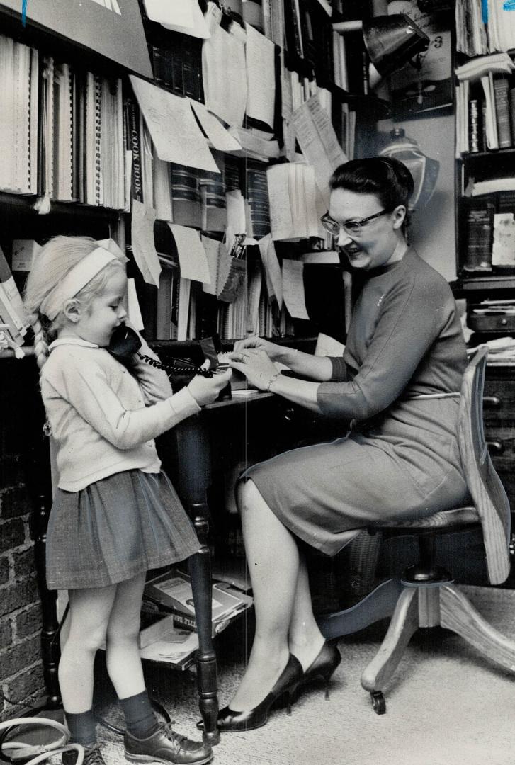 Daddy's helpers in the campaign for re-election of Controller William Archer are his wife and daughter, Janet, 4, at work in the Archer home.(...)