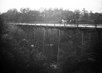 HUNTLEY ST., bridge north of Bloor St., looking northeast