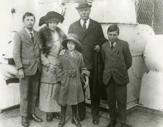 Arthur Conan Doyle and family arrive in New York, 1923