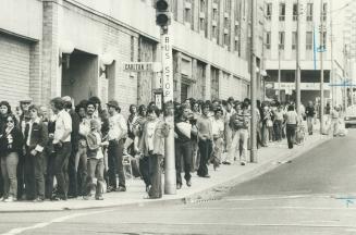 Fans started lining up yesterday at Maple Leaf Gardens to buy tickets for six-nation hockey series next month