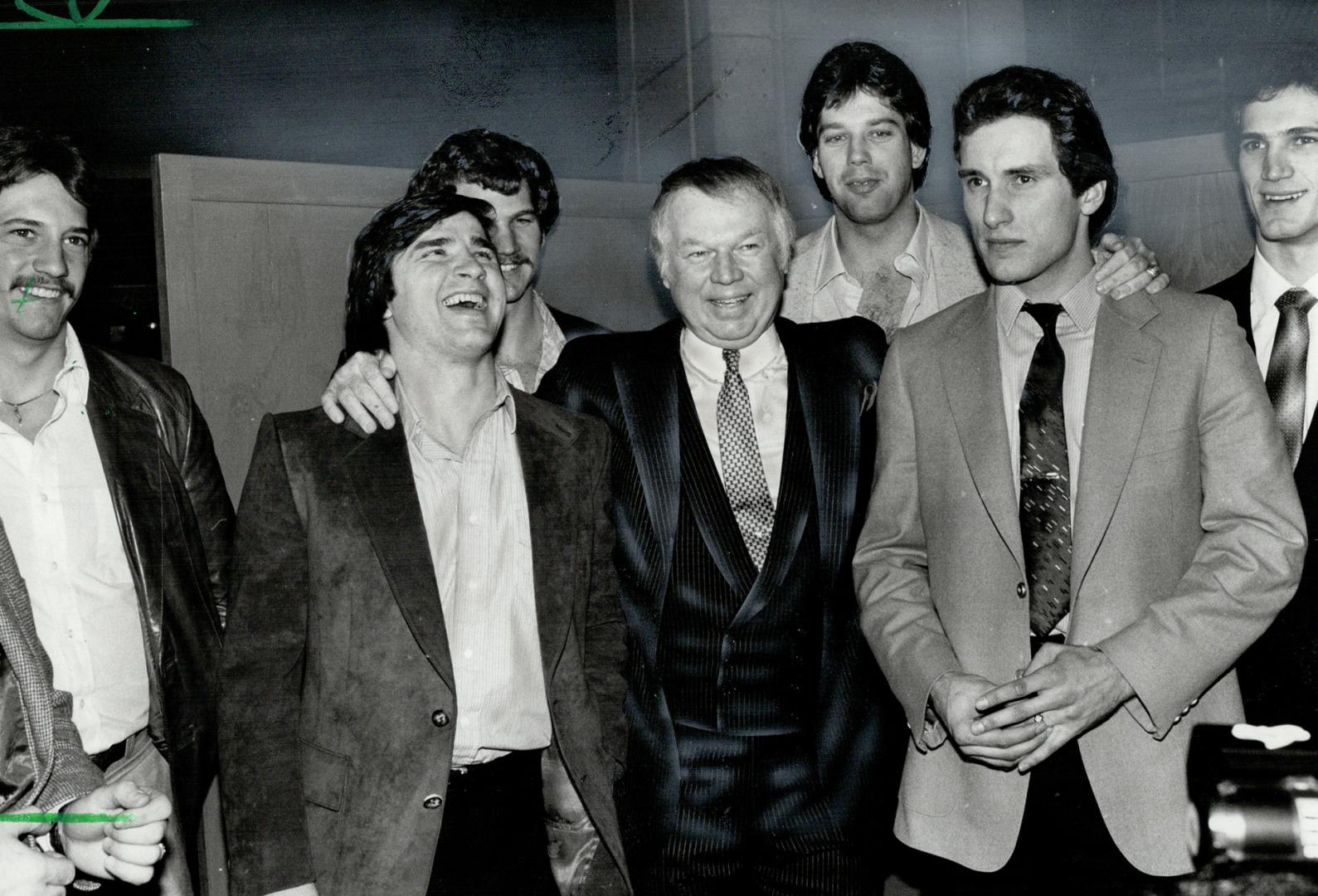 Me and the boys. Members of Team Canada and coach Don Cherry (centre) gatheed in Toronto yesterday prior to leaving for world hockey championships tha(...)