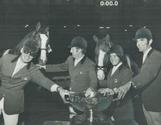 Canadians win team jumping event at show