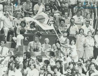 Enthusiastic losers. Supporters of the South Korean women's volleyball team wave their country's flag, but to no avail, yesterday during semi-final ma(...)