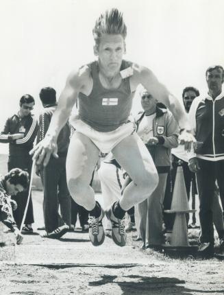 Determined jumper bids for a medal