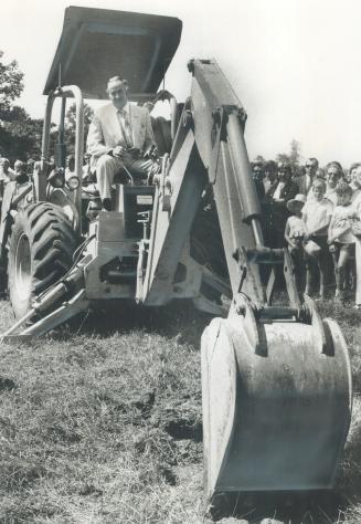 The start of a 833 million Ontario Sports Training Centre was made yesterday when Jim Snow, the minister of government services, used a backhoe to tur(...)