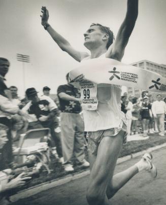 Carey Nelson runs off with title at yesterday's Toronto Marathon