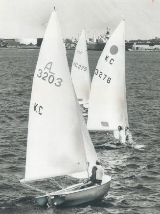 A great weekend for sailors, Dozens of sailboats dotted Toronto harbor yesterday in ideal weather for sailing, with winds of 10 to 13 knots, temperatu(...)