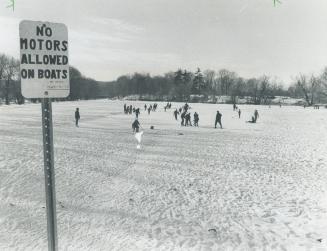 A Sign for another season, At this time of year a sign sticking up alongside Martin's Mill pond in Milton gets scant attention from people who turned (...)