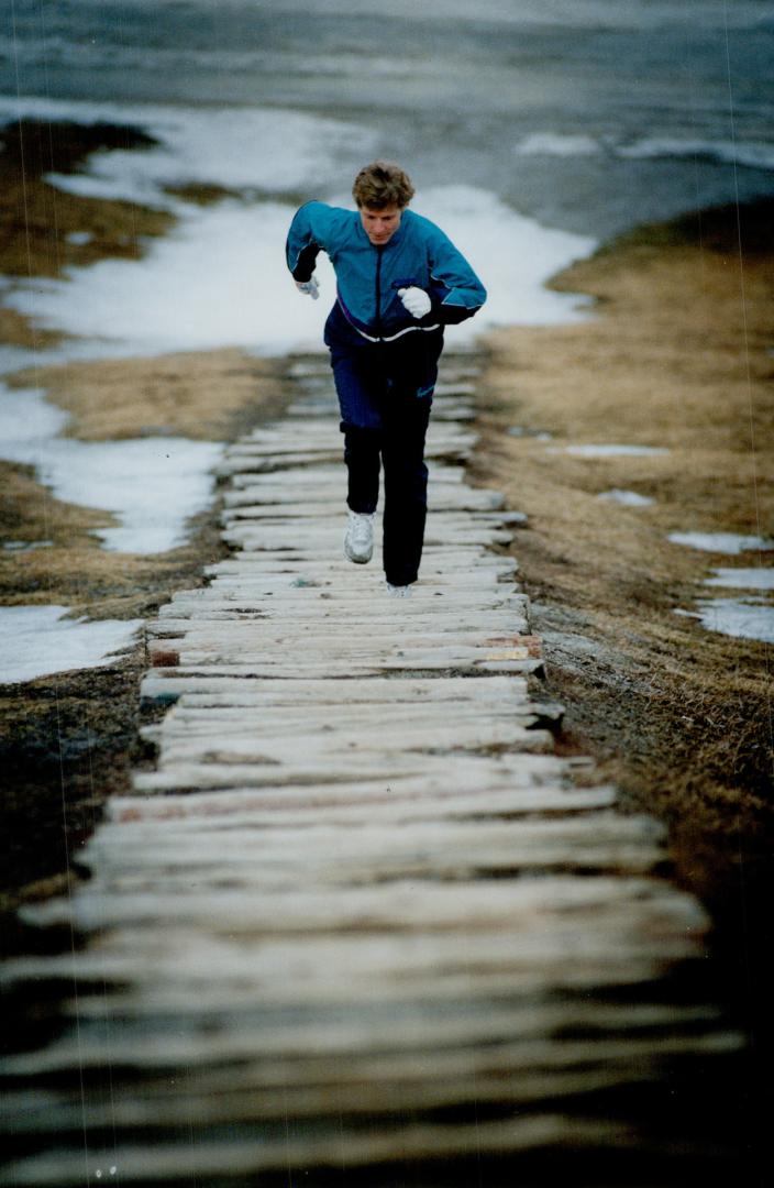 Logging the miles, Doug Cronkite, 30, trains to compete in the world cross-country running championships set for March 21 in Boston. Cronkite says he (...)