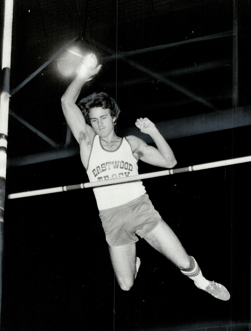 Over, Kitchener Eastwood's Dave Woolley, 19, had a relatively easy time in his specialty at the high school portion of the Toronto Star-Maple Leaf Gam(...)