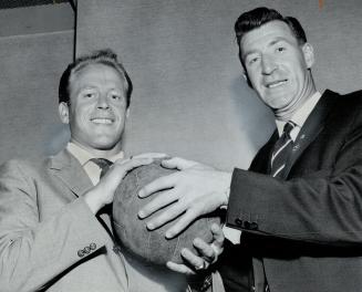 Hans Welbaecher (l), CEC Coldwell, German, English Captains shake Hands