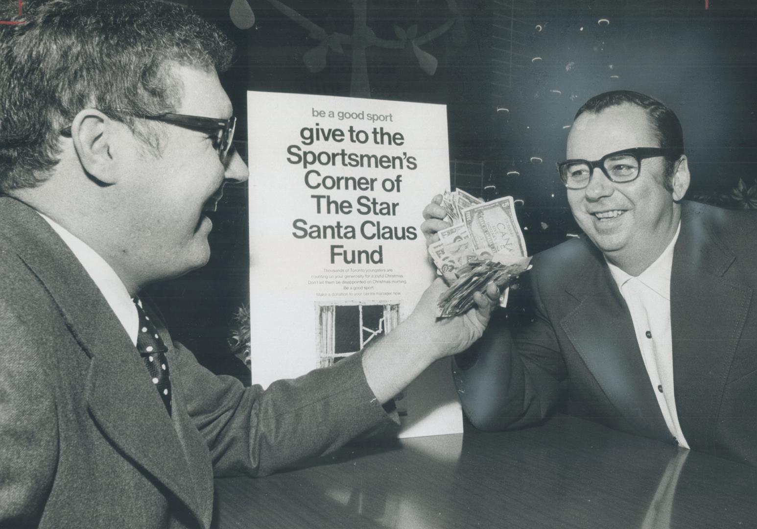 Curlers aid Santa Claus. Paying up, and the Sportsmen's Corner of the Star Santa Claus Fund is the big winner. Dick McCoyn (left) turns over additiona(...)