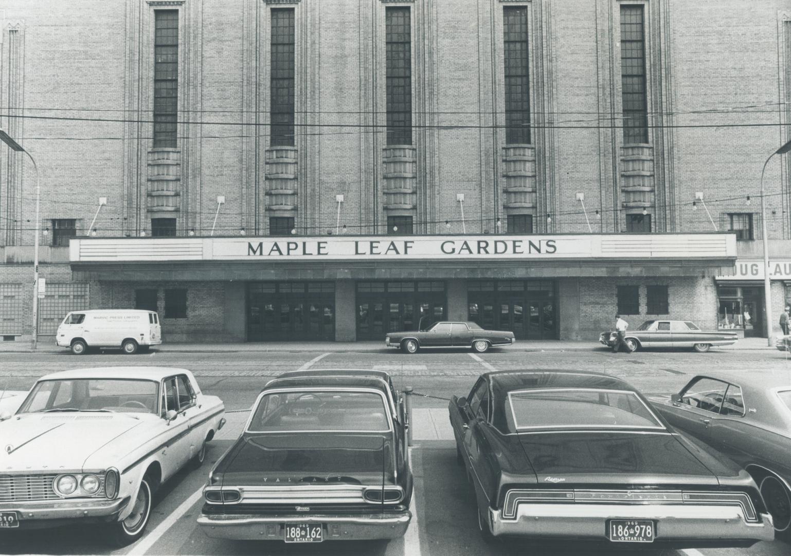 Maple leaf gardens, which was built by Conn Smythe in 1931, has been one of the most profitable are nas in North America. There are nearly automatic s(...)