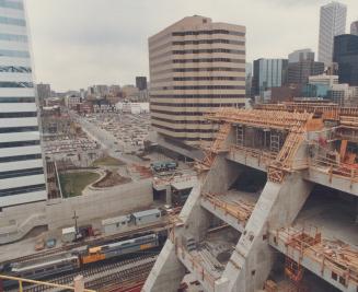 Sports - Stadiums - Canada - Ontario - Toronto - Skydome (Construction) 1988