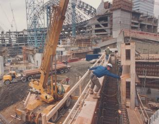 Sports - Stadiums - Canada - Ontario - Toronto - Skydome (Construction) 1989