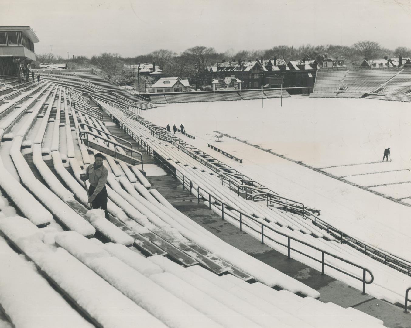 Sweeping job was needed at Varsity stadium where Toronto Argonauts and Ottawa Rough Riders clash in a Big Four football game today. The tarpaulin purc(...)