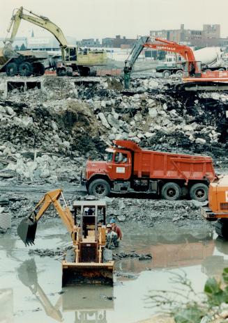 Sports - Stadiums - Canada - Ontario - Toronto - Skydome (Construction) 1986