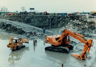 Sports - Stadiums - Canada - Ontario - Toronto - Skydome (Construction) 1986